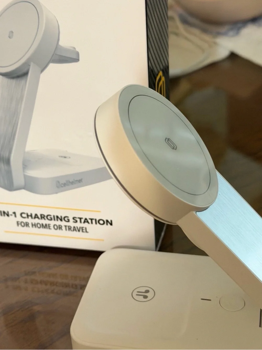 Helmet Smartphone 3-in-1 Wireless Charging Station - Cream